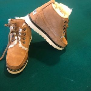 Women’s UGGs sz 8